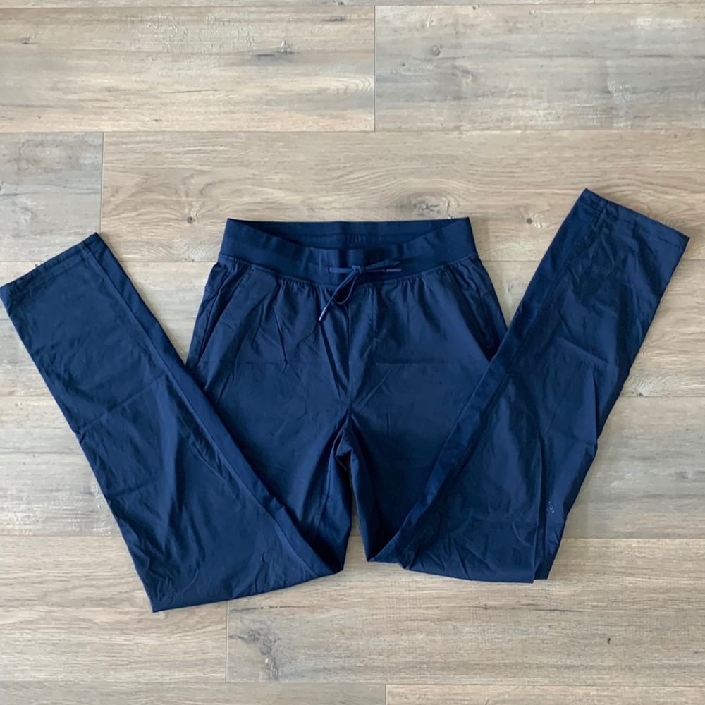 Lululemon || Men’s Navy Tapered Pant